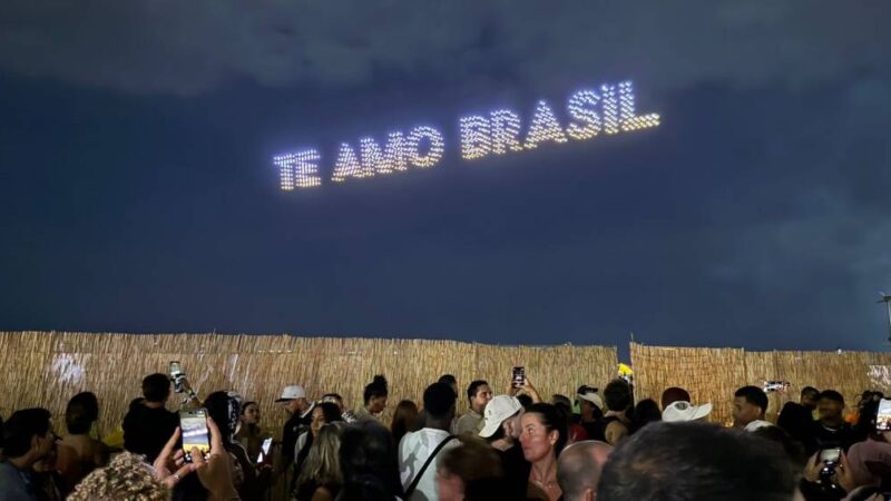 Shakira: show de drones encanta Copacabana; assista