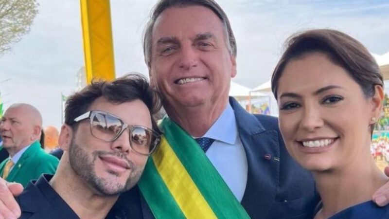 Líder do PL diz que crítica de maquiador a Flávio Bolsonaro foi conversa de salão