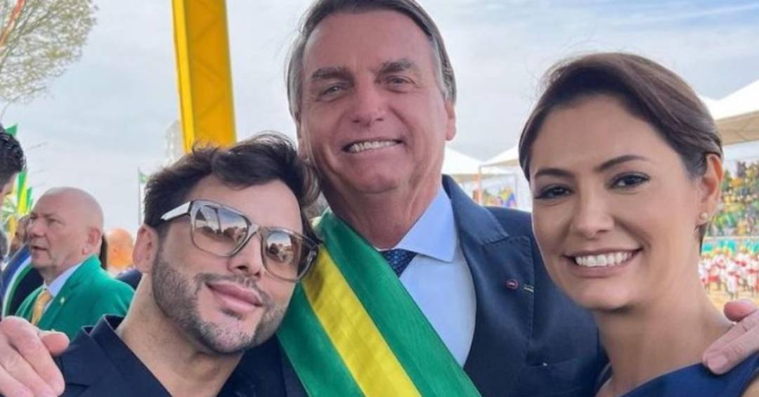 Líder do PL diz que crítica de maquiador a Flávio Bolsonaro foi conversa de salão