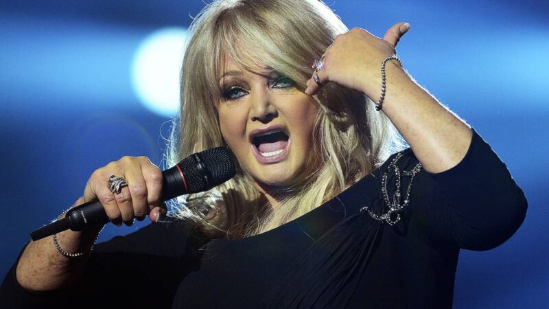 Bonnie Tyler entra em coma após realizar cirurgia de emergência