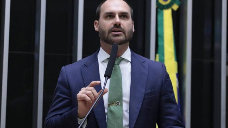 PGR pede condenação de Eduardo Bolsonaro por coação
