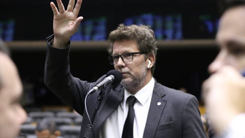 A tentativa do STF de notificar Mário Frias por causa do filme sobre Bolsonaro