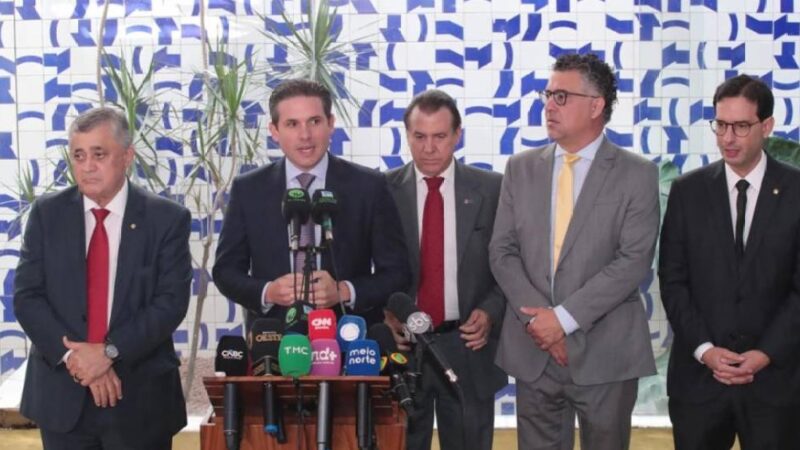 Após reunião com Lula, Motta anuncia transição para redução de jornada de trabalho