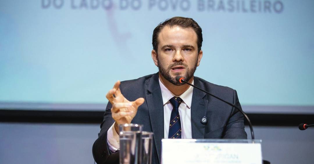 Ministro da Fazenda alerta para o impacto econômico da decisão de Trump sobre facções