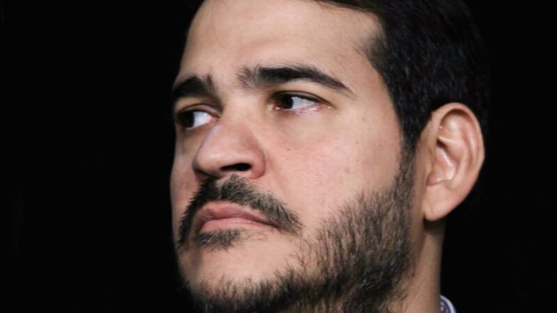 Ao lado de Flávio Bolsonaro, Jorge Messias diz que ‘até Judas’ compartilhou mesa com Jesus