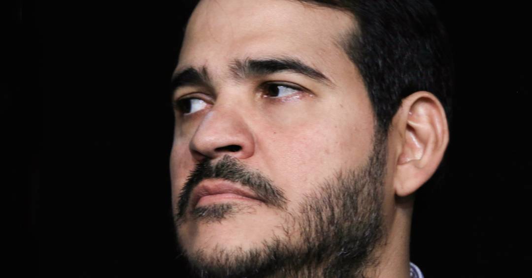 Ao lado de Flávio Bolsonaro, Jorge Messias diz que ‘até Judas’ compartilhou mesa com Jesus