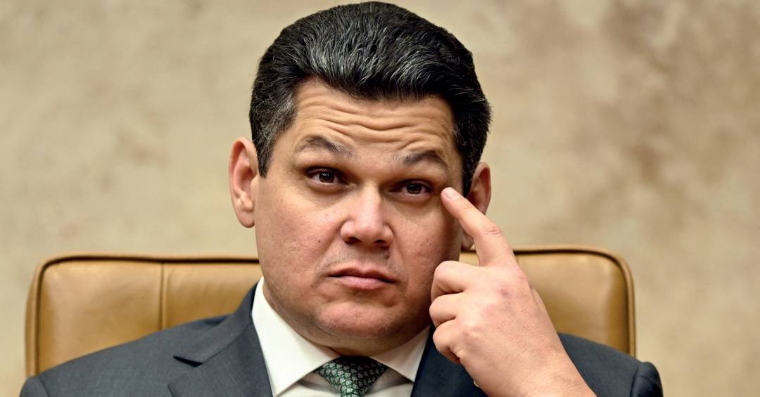 Governistas esperam definição de Alcolumbre sobre PEC da 6×1, enquanto oposição avança em proposta alternativa