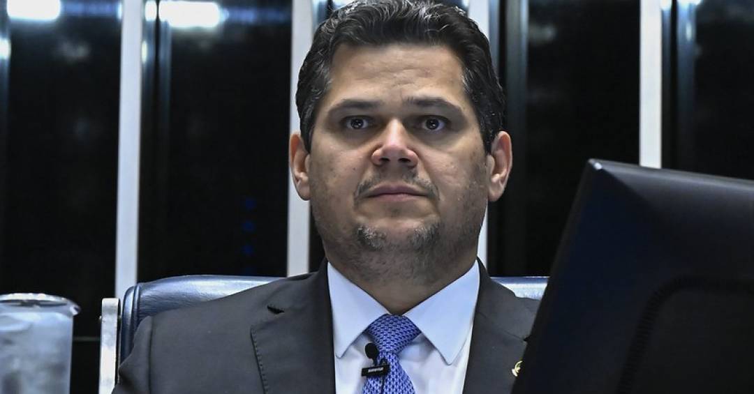 Davi Alcolumbre nega repasses de Vorcaro e diz que acionará banqueiro na Justiça