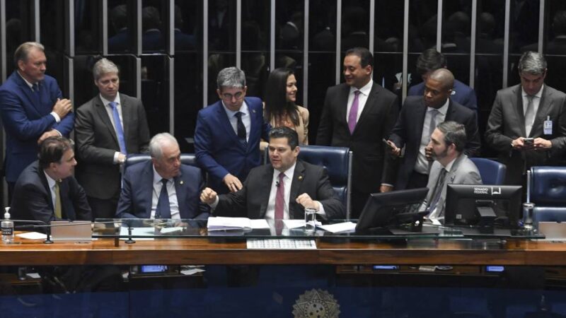 Senado aprova ‘pauta-bomba’ com impacto bilionário