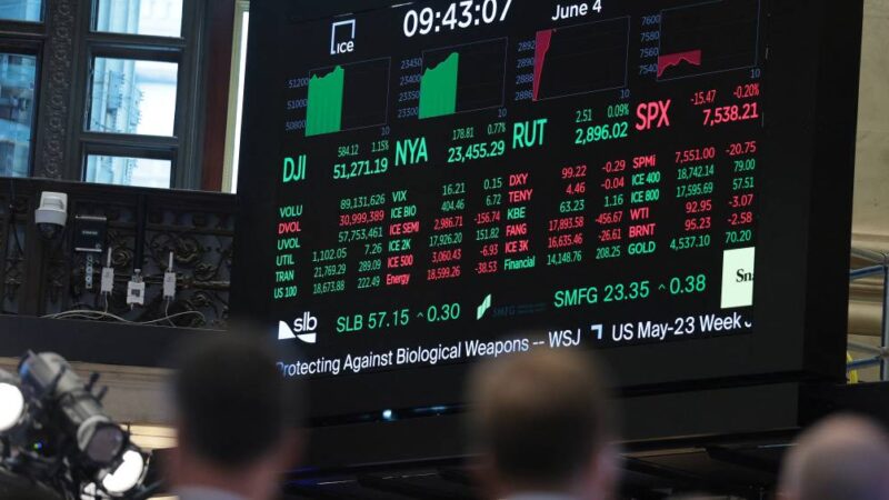 Investidores monitoram negociações entre EUA e Irã em dia de agenda esvaziada