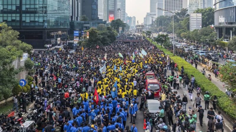 Estudantes lotam ruas da Indonésia contra governo e alta do custo de vida; veja vídeos