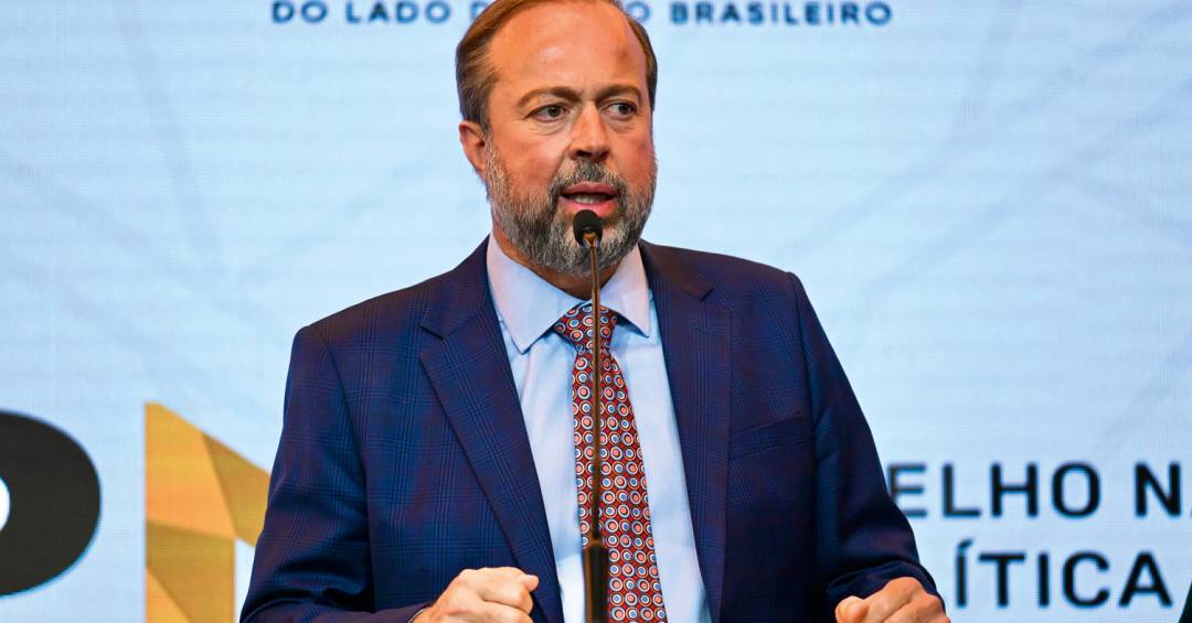 Comissão de Minas e Energia ouve Silveira sobre a proposta de antecipação de operação de termelétricas