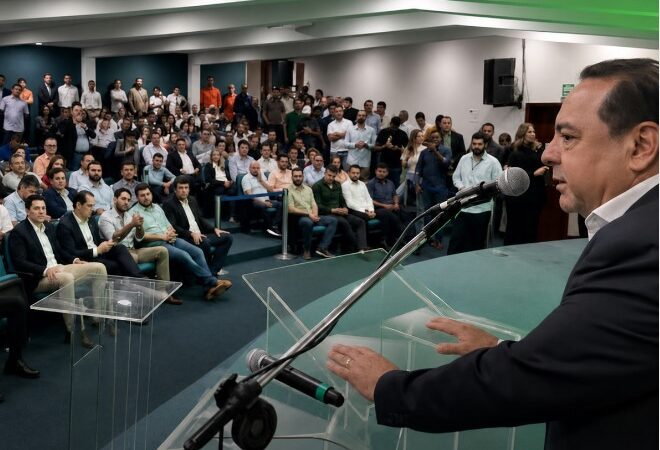 Adriano do Baldy celebra moradias e pede novas inclusões