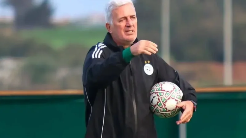 Argélia renova contrato com técnico da seleção