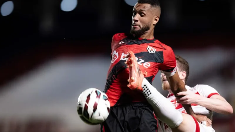 Atlético reage no segundo tempo e arranca empate contra CRB