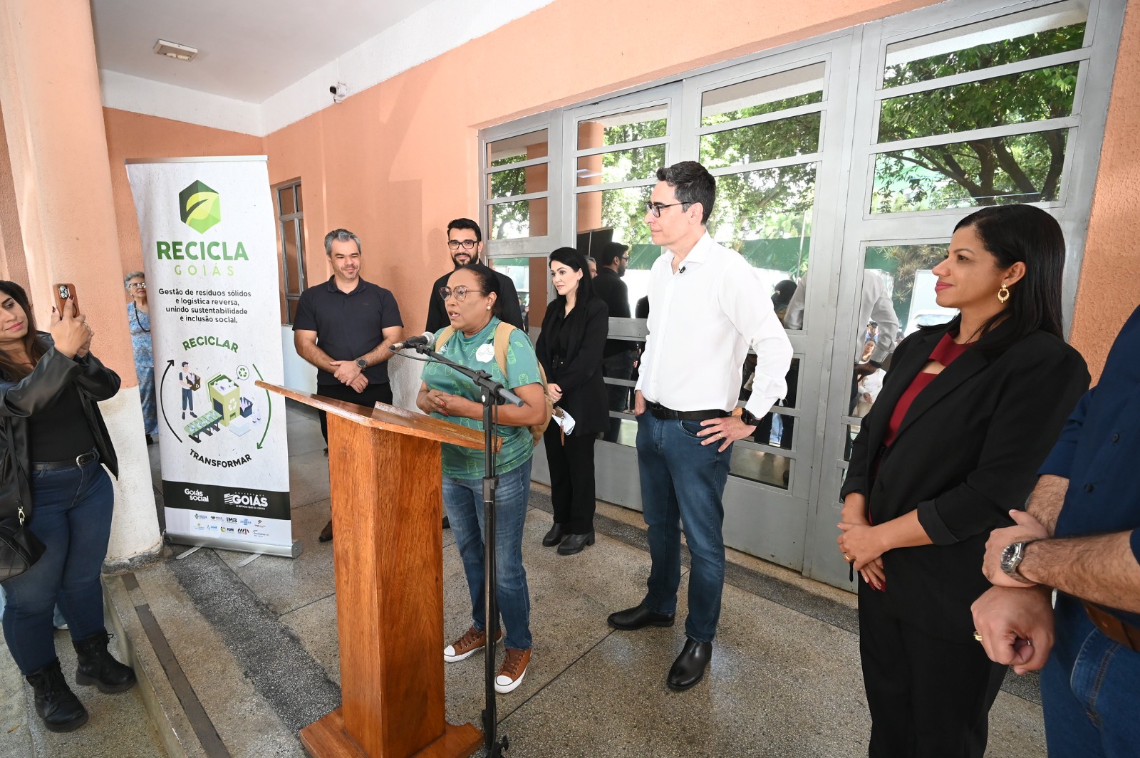 Bom Jardim recebe caminhão do programa estadual Recicla Goiás