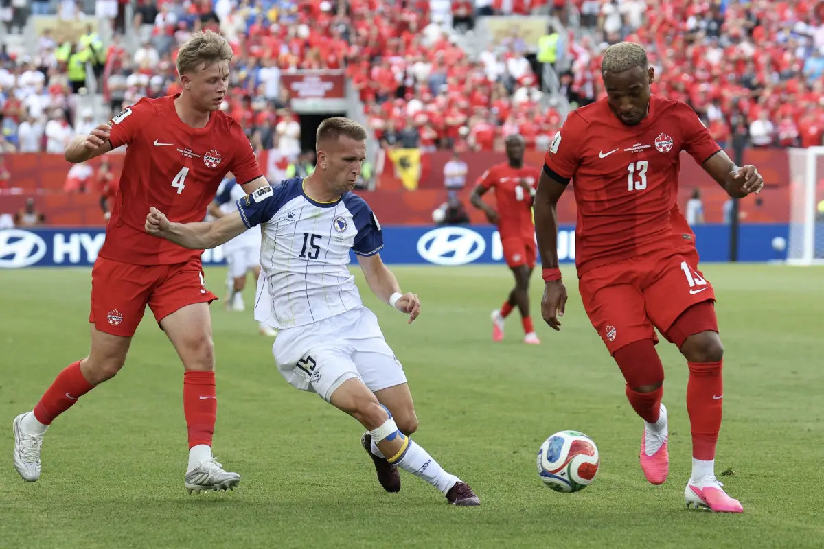 Bósnia assusta, mas Canadá empata em jogo eletrizante na Copa