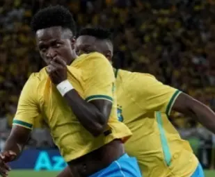 Brasil toma susto no início, mas atropela o Panamá na despedida para a Copa do Mundo