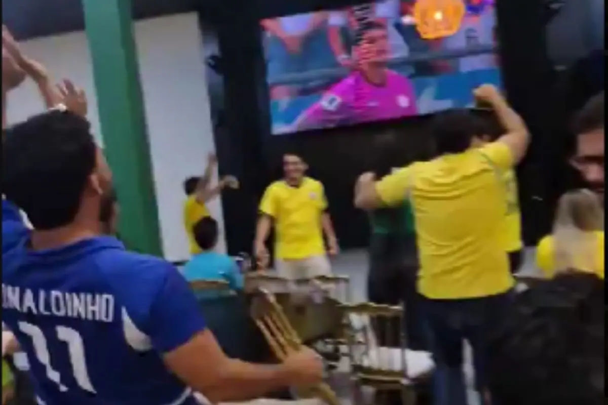 Brasileiros comemoram eliminação da Alemanha; vídeos