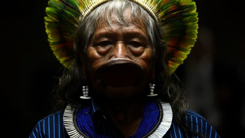 Cacique Raoni volta a ser internado na UTI após infecção grave