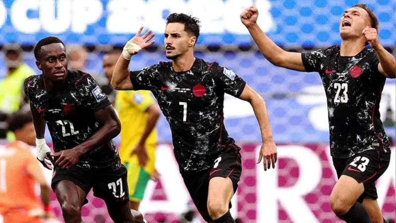 Canadá vence África do Sul e avança na Copa