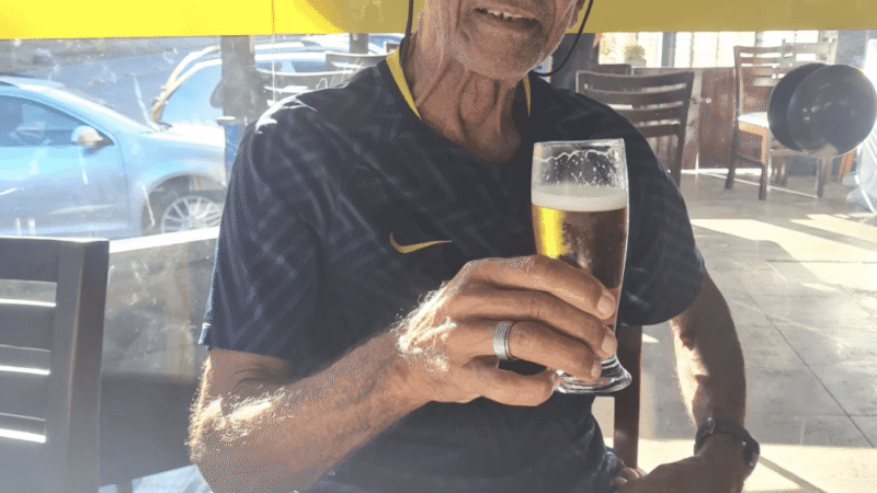 Morre Brito, zagueiro tricampeão mundial da seleção, aos 86 anos