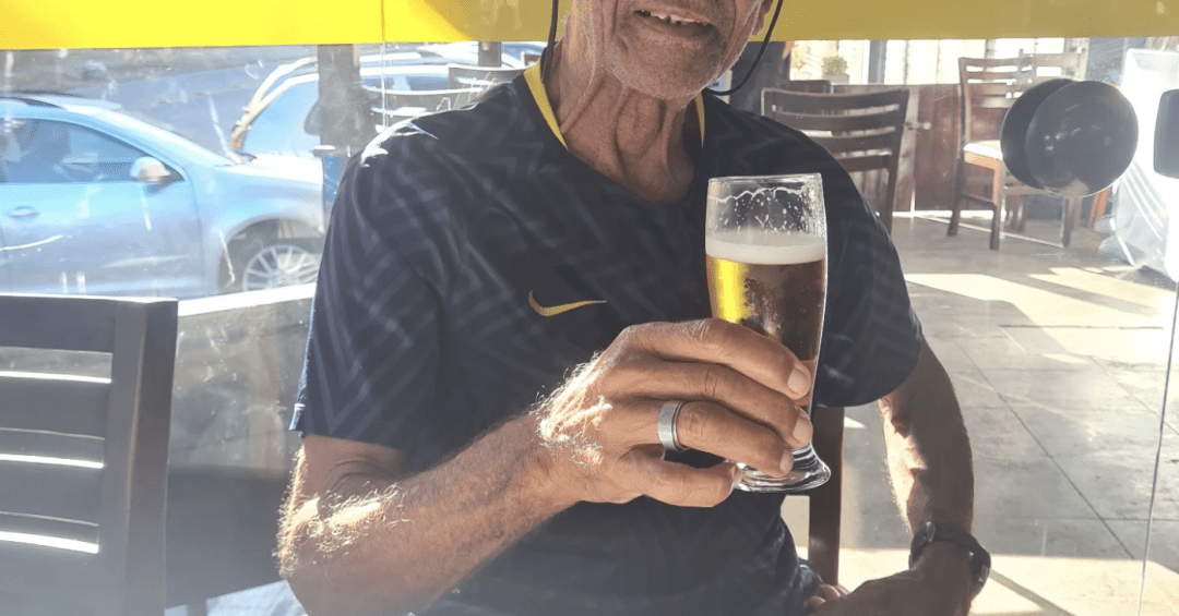 Morre Brito, zagueiro tricampeão mundial da seleção, aos 86 anos