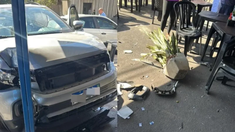 Carro invade restaurante em cruzamento que registrou três acidentes em 2 dias, em Goiânia
