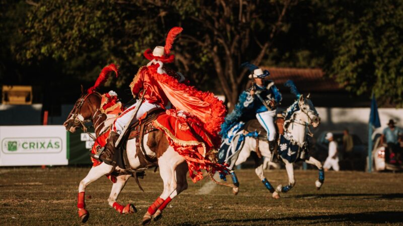 Cavalhadas de Crixás chegam à 144ª edição em Goiás