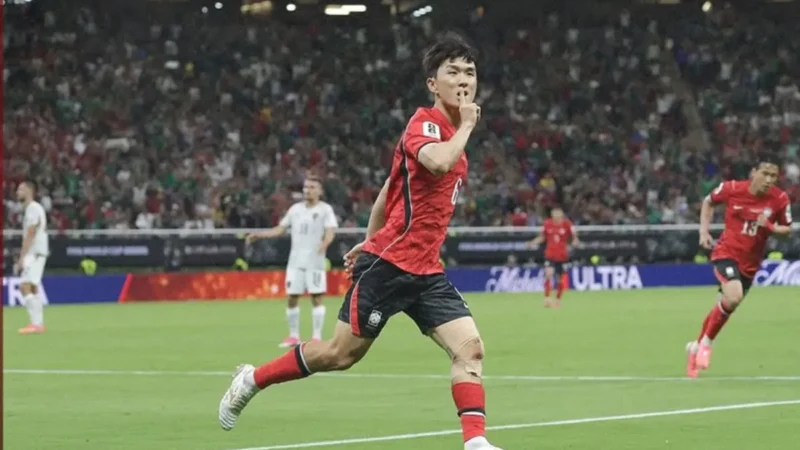 Coreia toma gol de ‘latereio’, mas vira contra Tchéquia