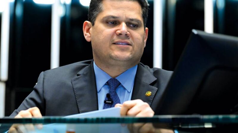 O dia decisivo de Alcolumbre sobre PEC do fim da escala 6×1