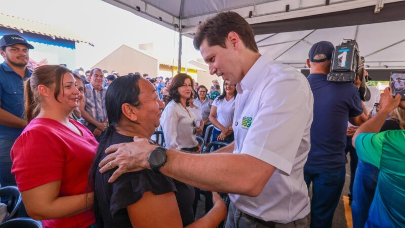 Daniel Vilela destaca qualidade de vida com 54 casas em Goiás