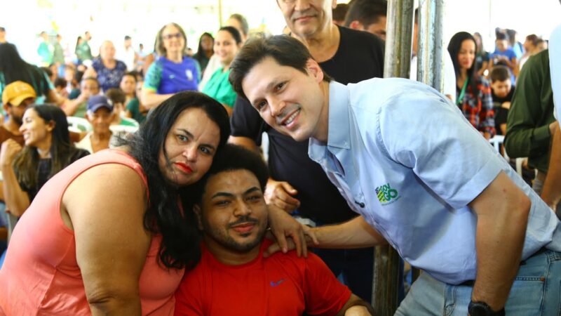 Daniel Vilela entrega 48 casas a custo zero em Porangatu
