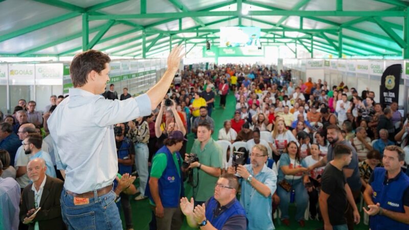Daniel Vilela inaugura asfalto e leva ações sociais a Itumbiara