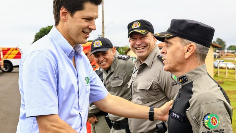 Daniel Vilela reforça combate ao crime em entregas à PM
