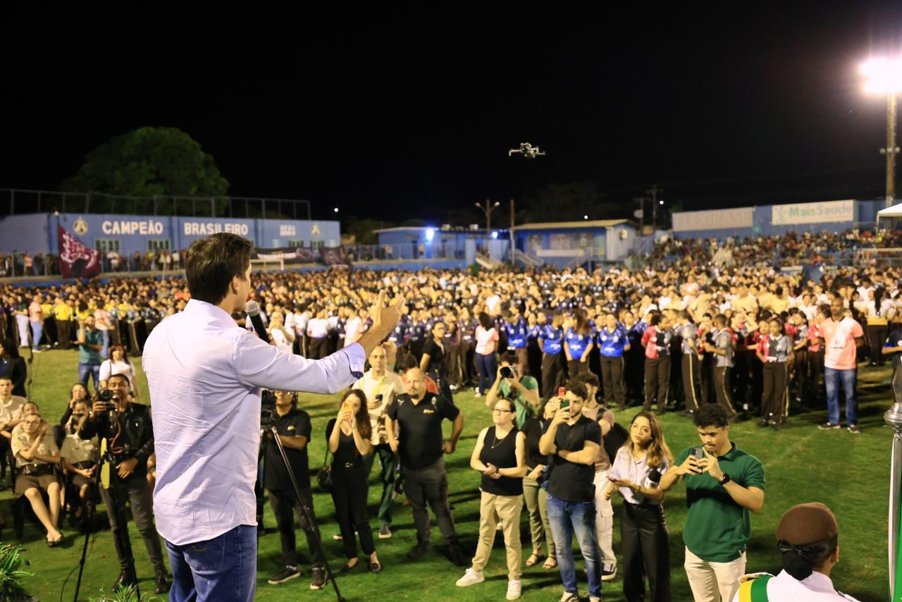 Daniel destaca esporte na formação de jovens em colégios militares