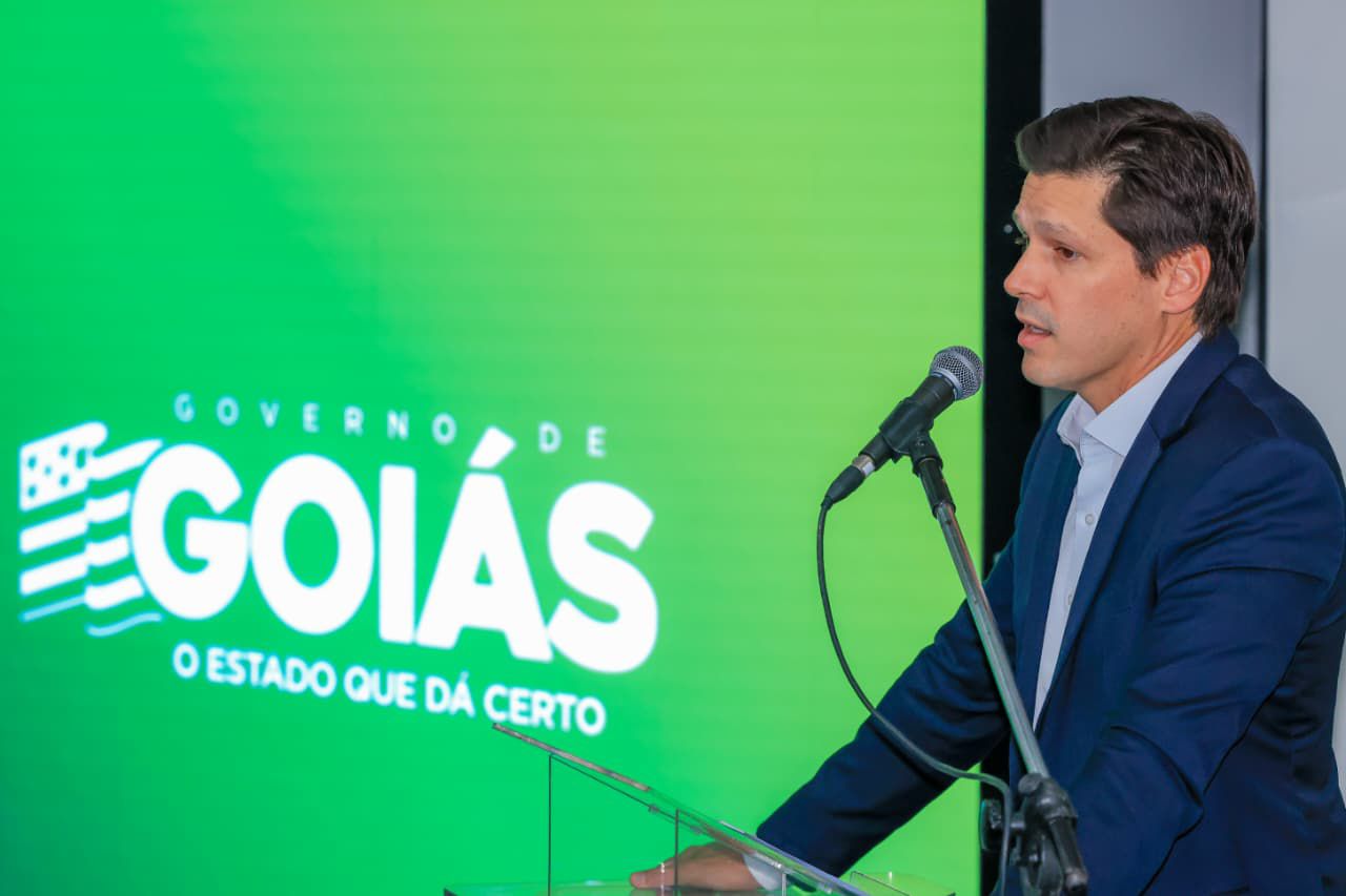 Daniel entrega 500º título do Regulariza Campo a produtores rurais