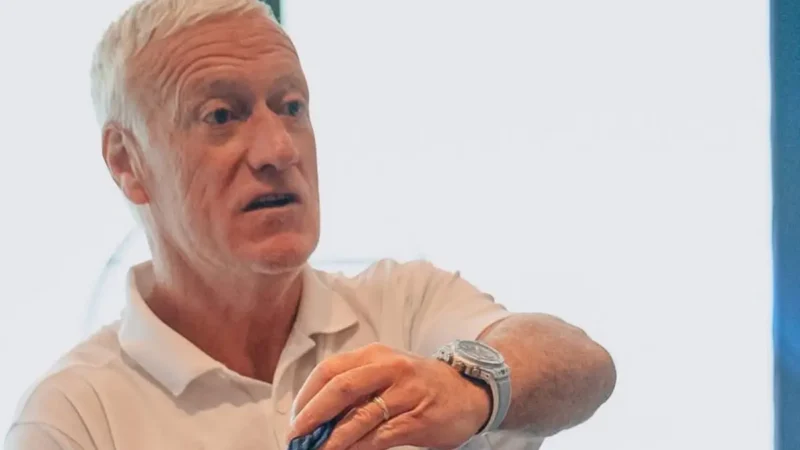 Deschamps brinca após jogo de 4h: ‘jogamos cartas’