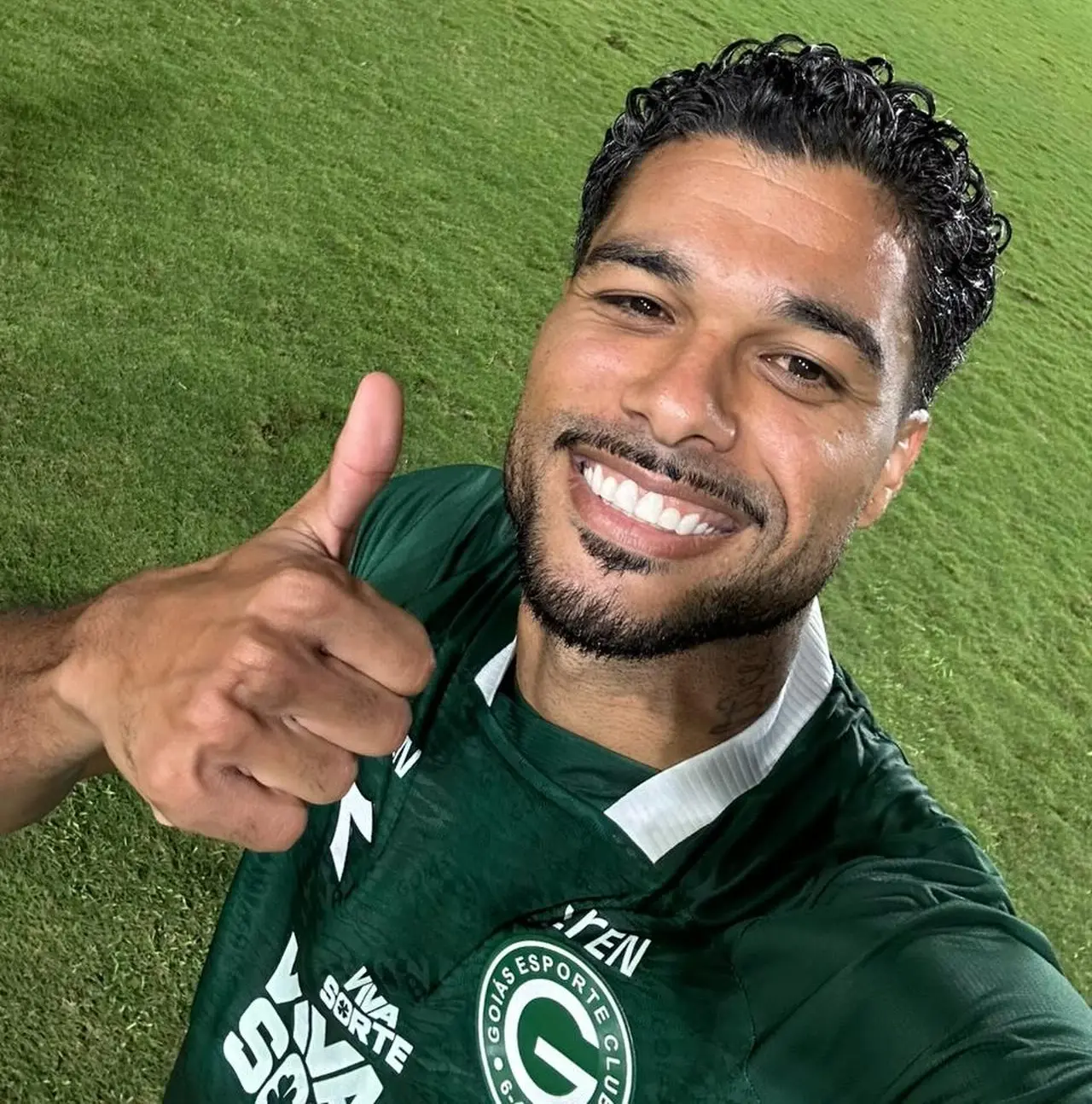 Desencantou! Djalma celebra 1º gol pelo Goiás: “Feliz demais”