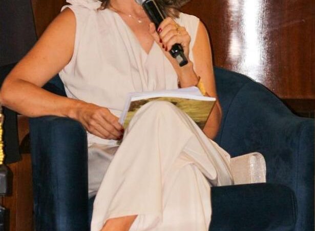 Edna Misseno lança livro sobre Libras e professor surdo