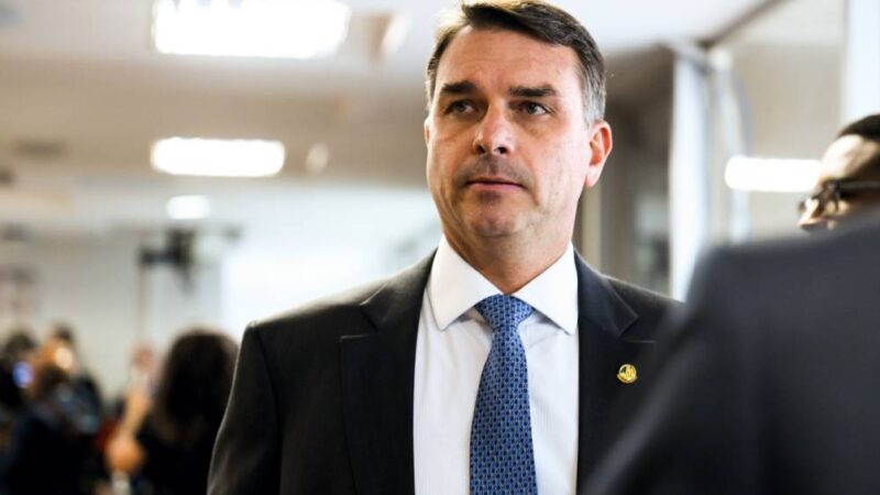 A atitude de Flávio no caso Michelle que ‘caiu bem’ para eleitor, segundo CEO de instituto de pesquisa