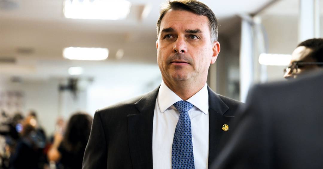 A atitude de Flávio no caso Michelle que ‘caiu bem’ para eleitor, segundo CEO de instituto de pesquisa