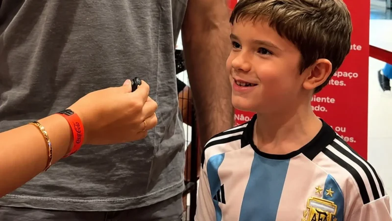 Fã de Messi, menino diz que torceria pela Argentina até contra o Brasil