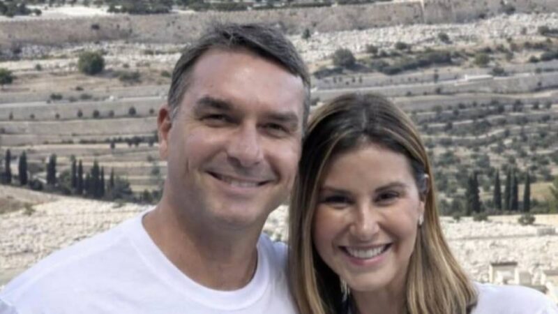 A reação da mulher de Flávio Bolsonaro às críticas feitas a ele por Michelle