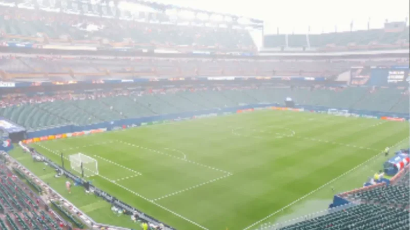 França 1 x 0 Iraque: jogo é suspenso por tempestade de raios
