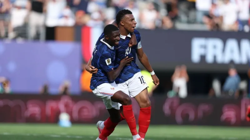 França atropela Suécia e Mbappé marca dois gols