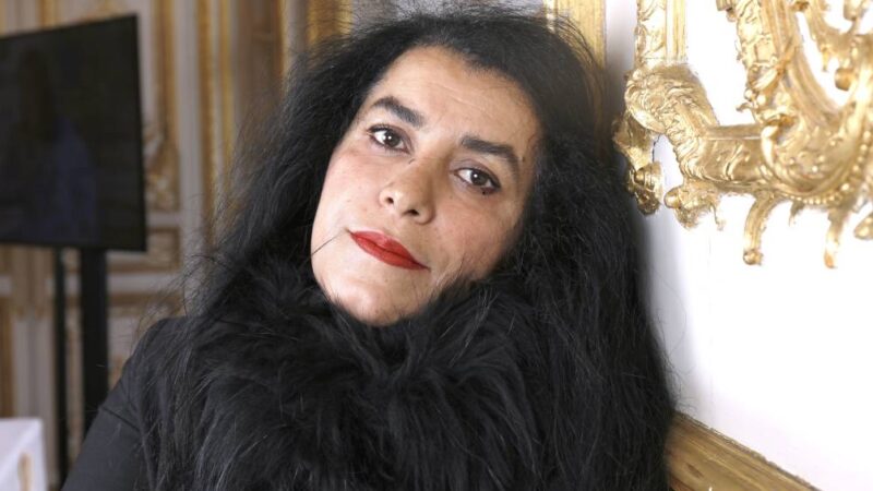 Morre premiada autora de quadrinhos iraniana, aos 56 anos