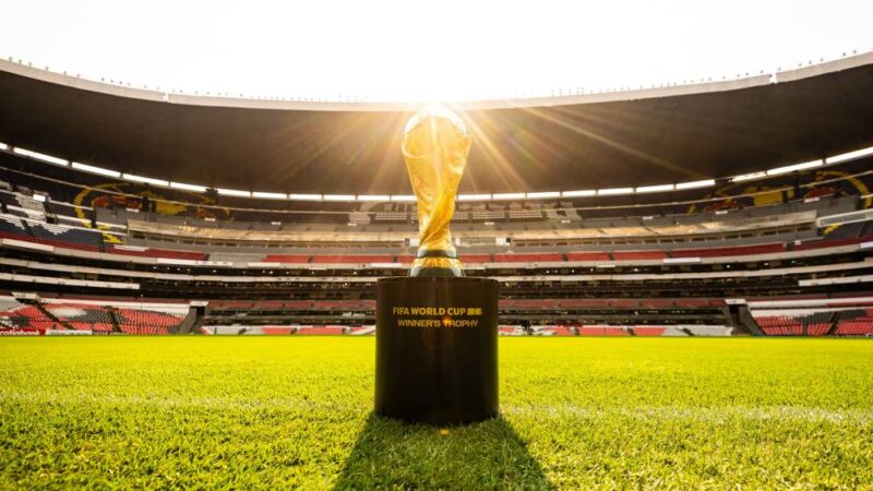 Brasileiros se planejam para a Copa de 2026 e apostam em compra gradual de dólares