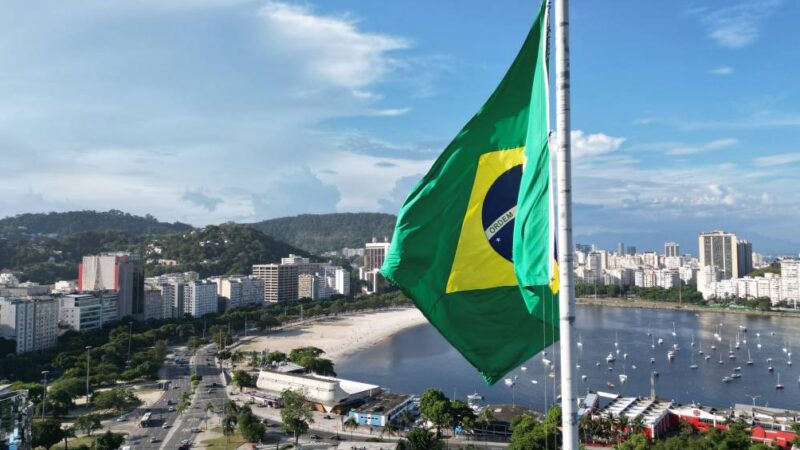 Maioria dos brasileiros segue otimista com a economia, diz Ipsos