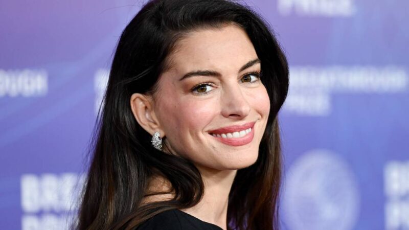 Anne Hathaway anuncia gravidez de seu terceiro filho